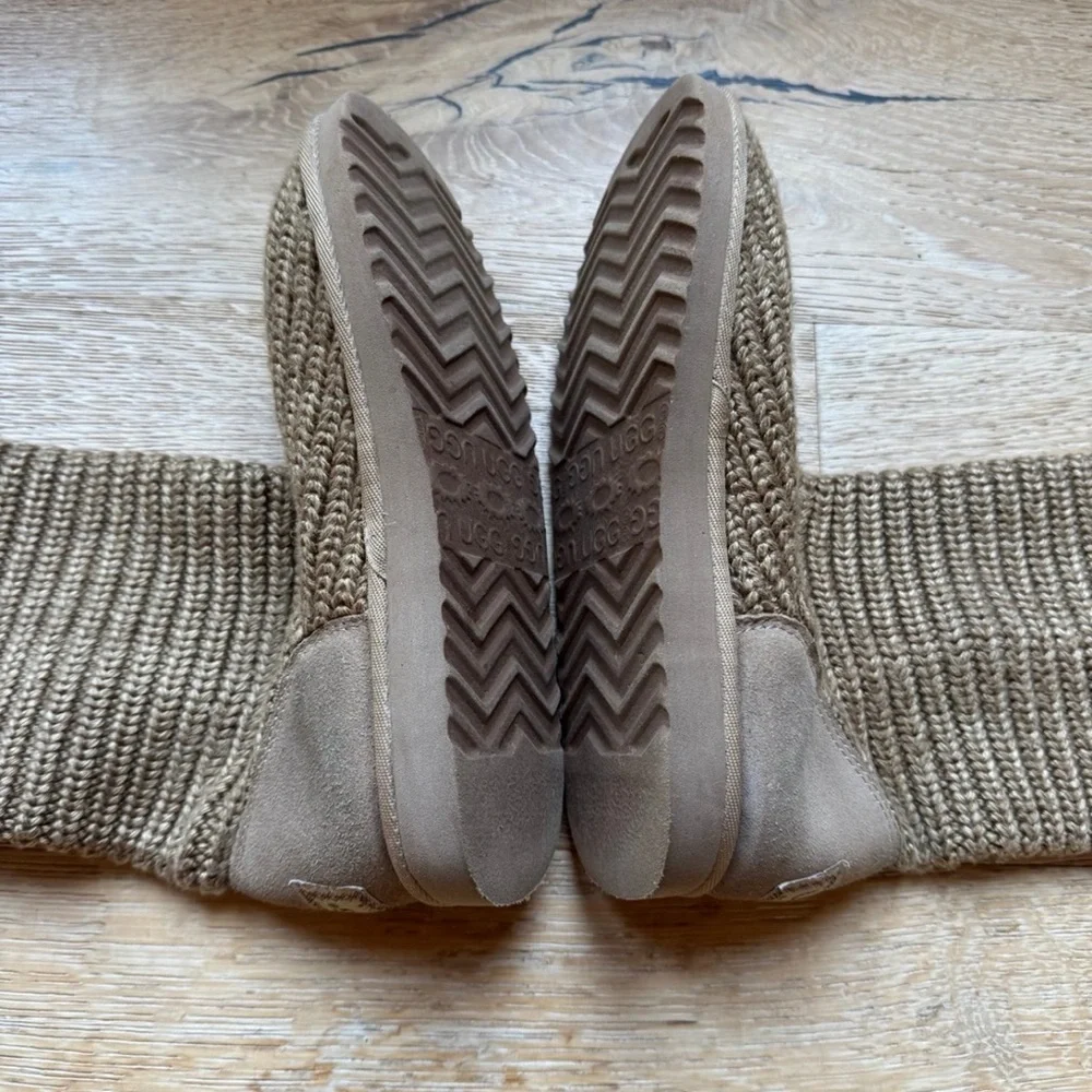 🔥UGG sz 7🔥CLASSIC CARDY SWEATER boots TAN price firm!